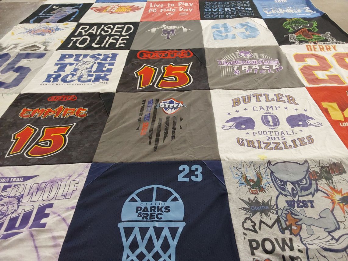 T-shirt quilt featuring grizzlies, timberwolves by Kwantrena from KS