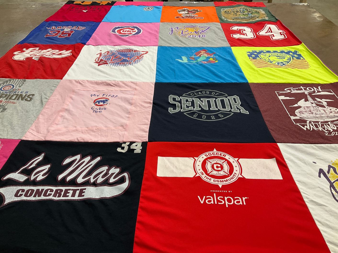 T-shirt quilt featuring chicago cubs by Jewel from IL