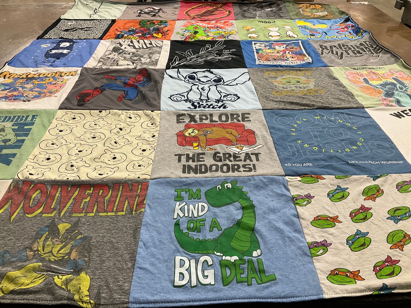 T-shirt quilt with superheroes, animation themes by Diem from KS