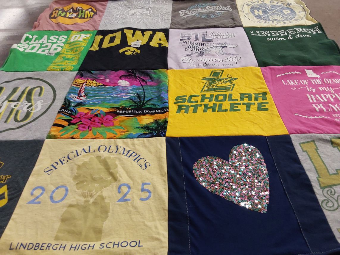 T-shirt quilt from lindbergh high school, university of iowa by Kym from MO