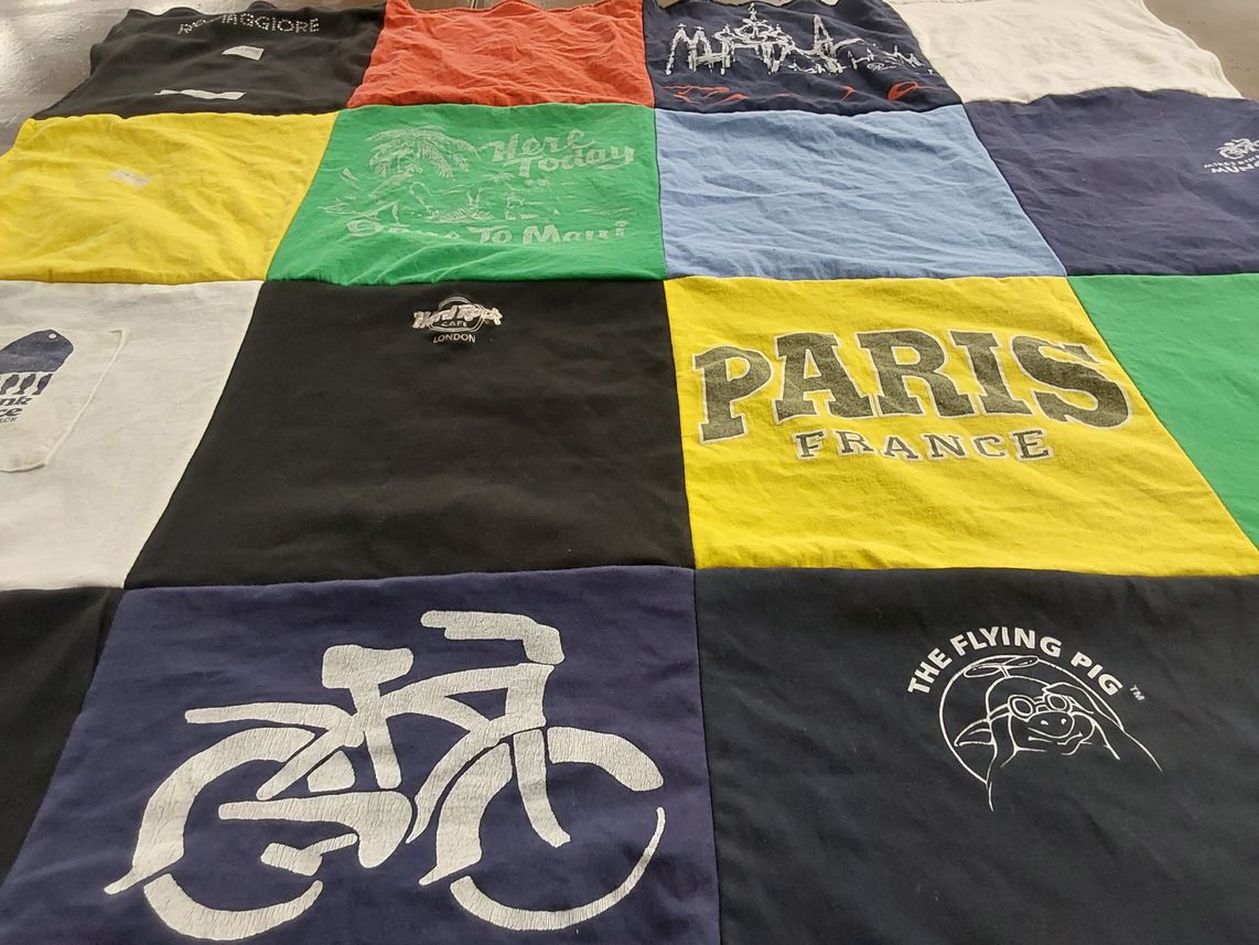 T-shirt quilt with travel, cycling themes by Lara from HI
