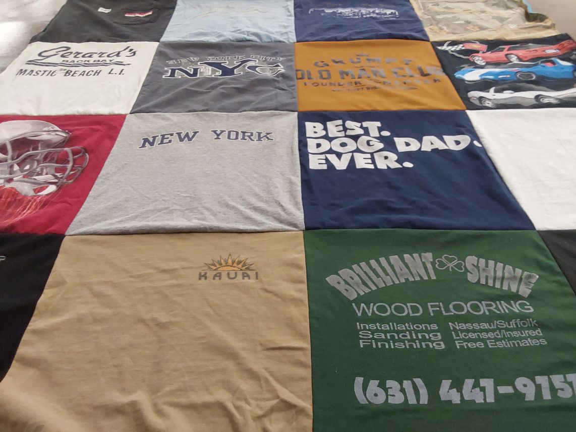 T-shirt quilt with dogs, flooring themes by Linda from AZ