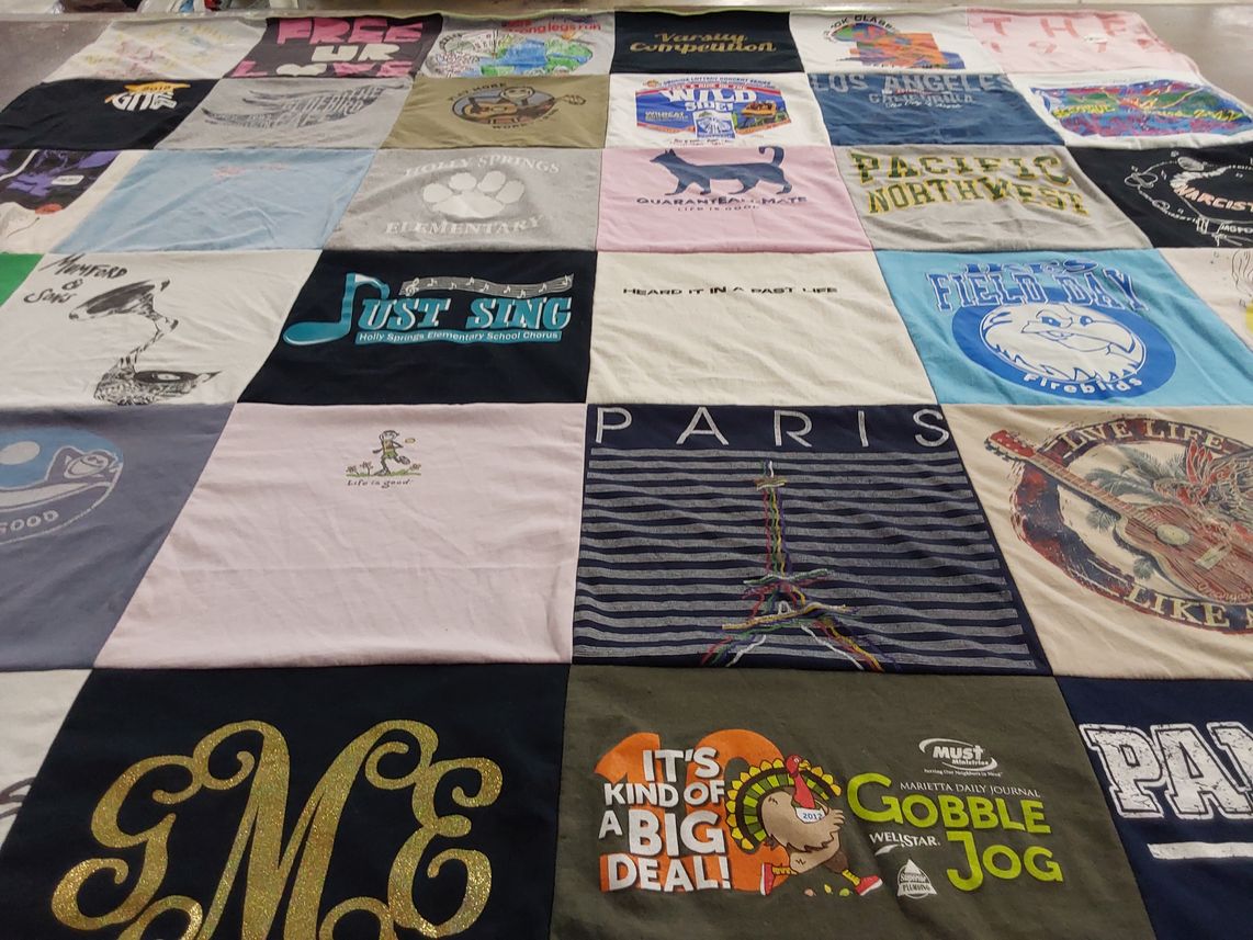 T-shirt quilt from hollis springs elementary school by Paula from GA