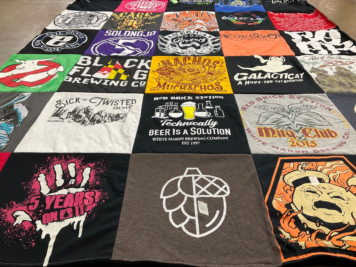 T-shirt quilt with craft beer, brewing themes by Rebecca from MD