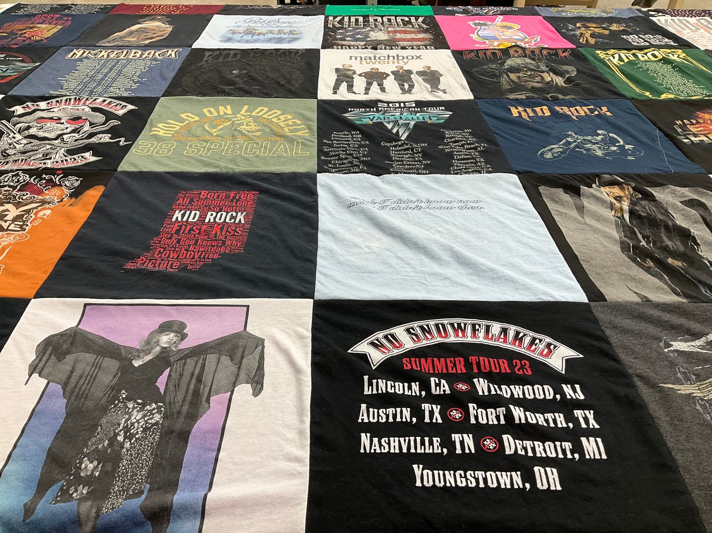 T-shirt quilt with music, concerts themes by Lesi from IN