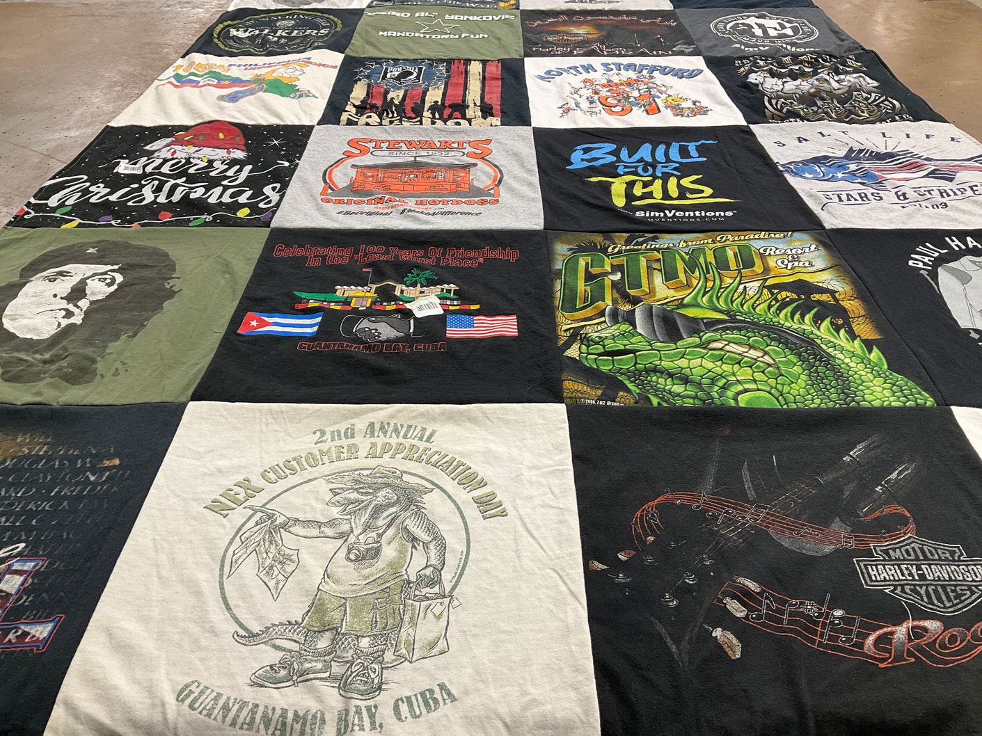T-shirt quilt with christmas, history themes by DAPHYNE from VA