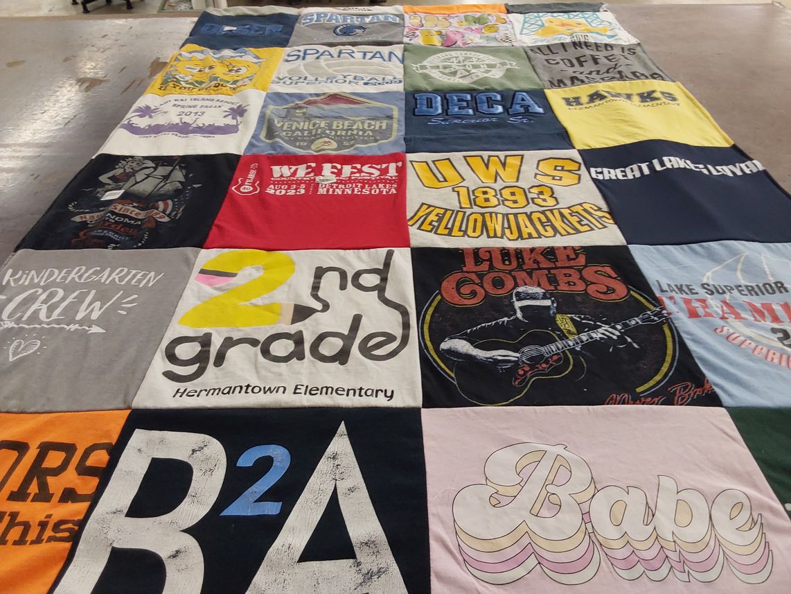 T-shirt quilt featuring yellowjackets by Sue from WI