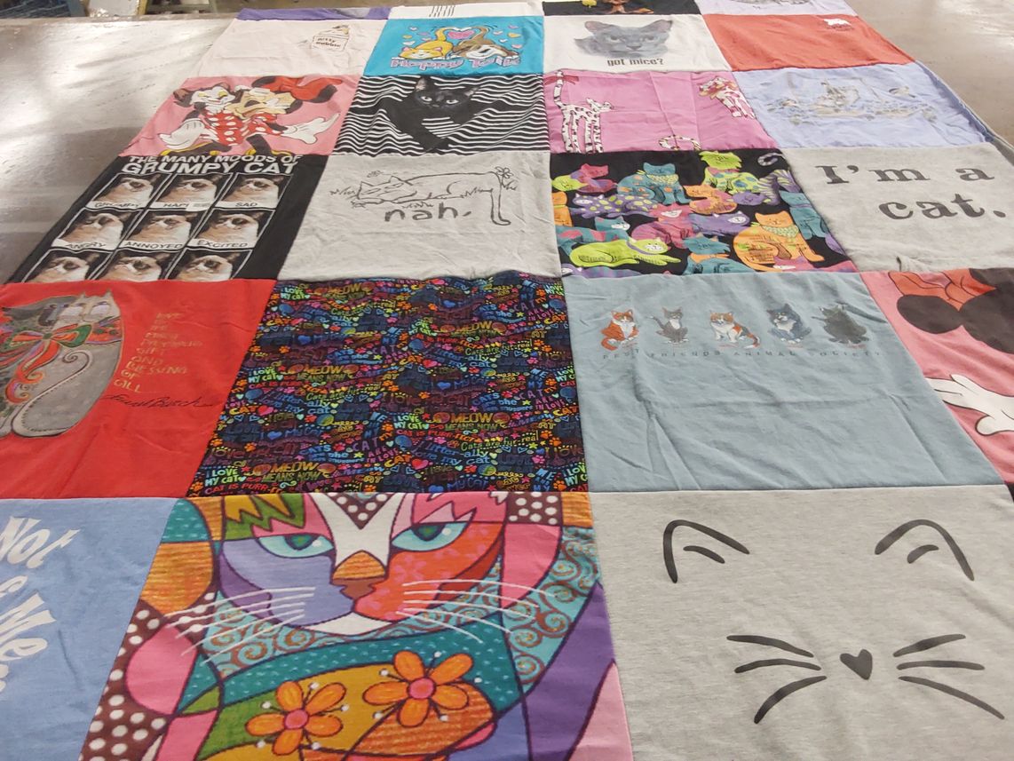 T-shirt quilt with cats, animals themes by suzanne from OH