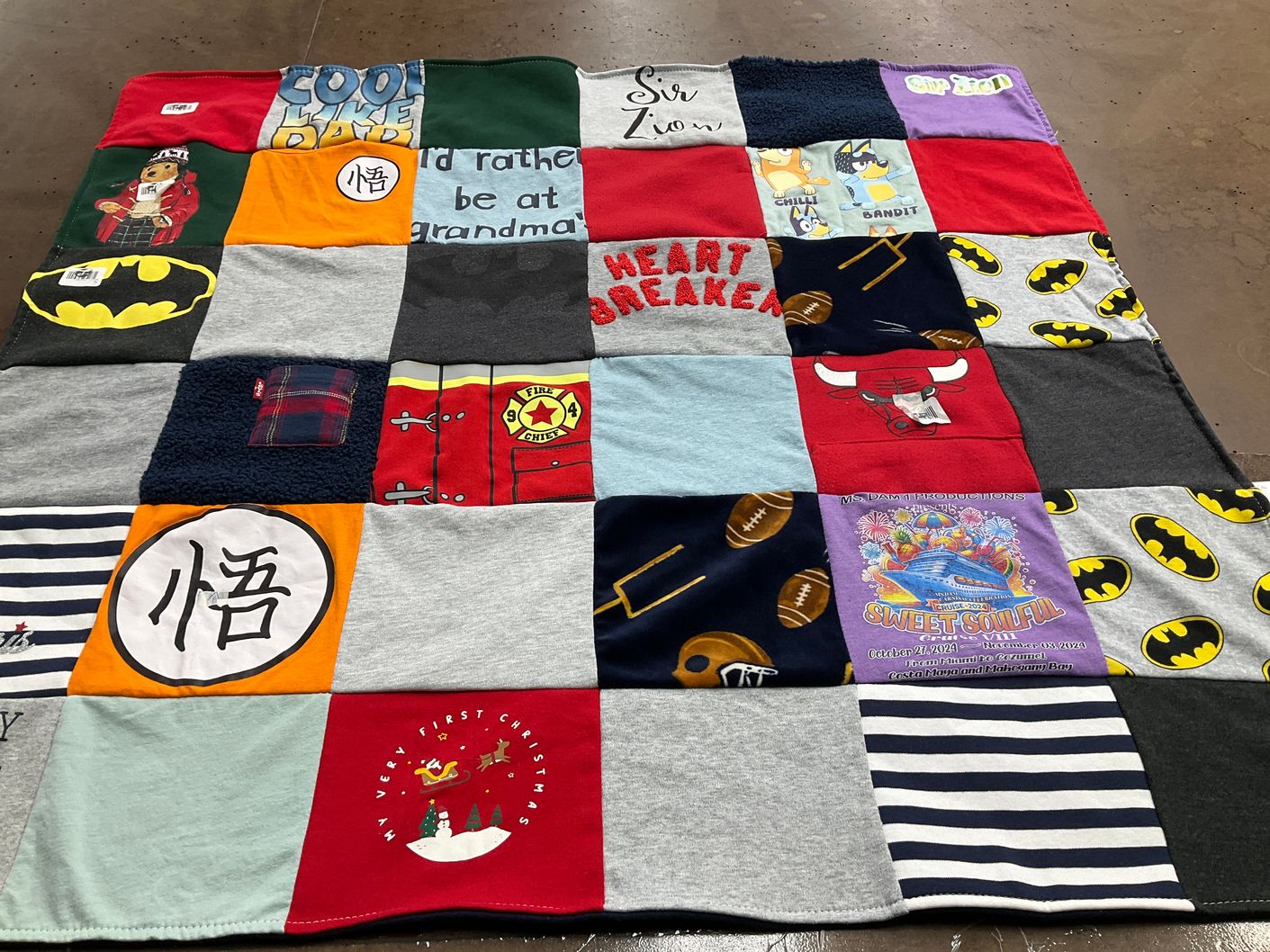 T-shirt quilt featuring chicago bulls by DEMETRA from IL