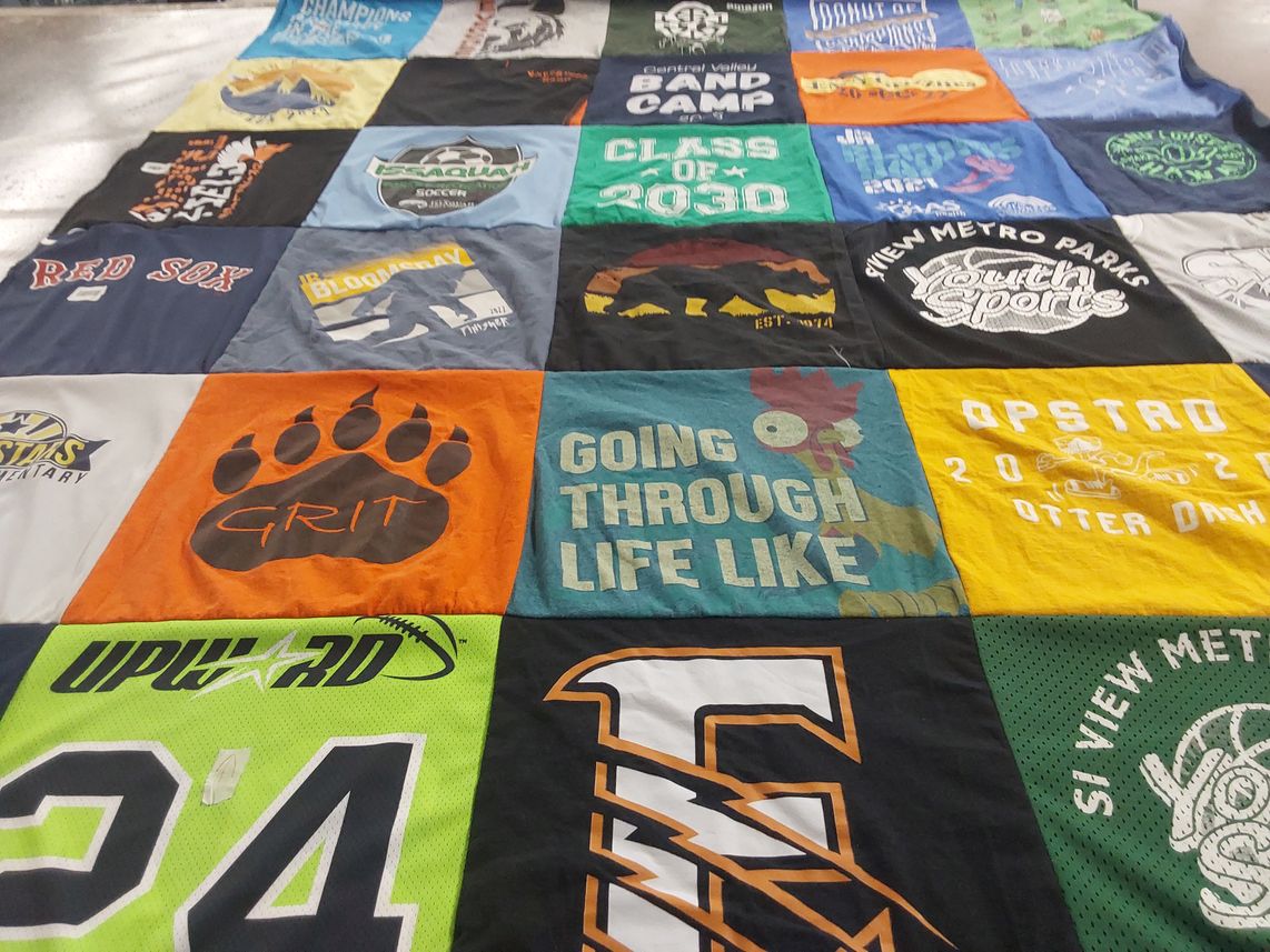 T-shirt quilt from s.i. view middle school by Liz from WA