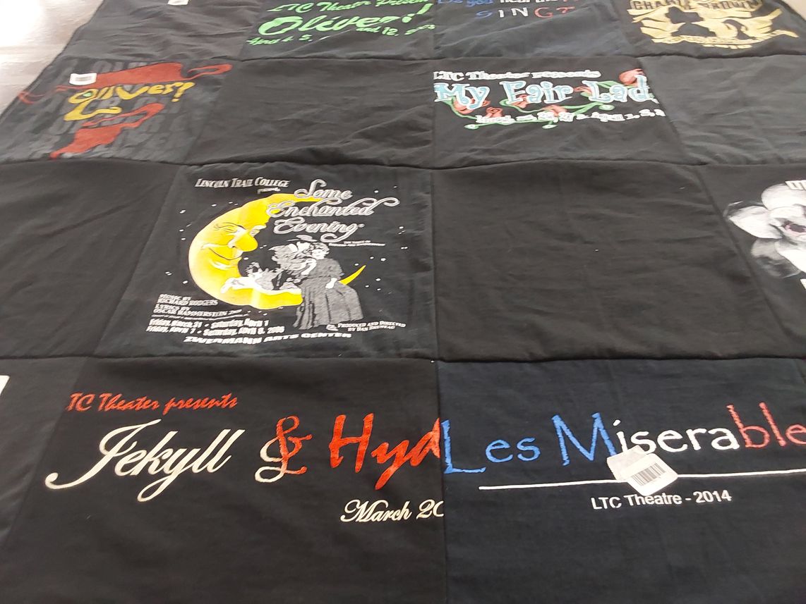T-shirt quilt from lincoln trail college by Antje from IL
