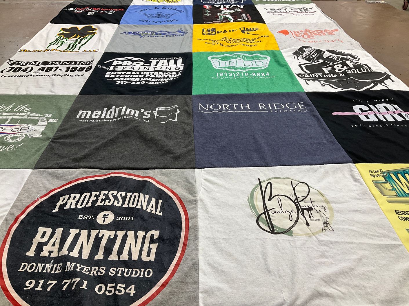 T-shirt quilt with painting themes by Ronnie from NC