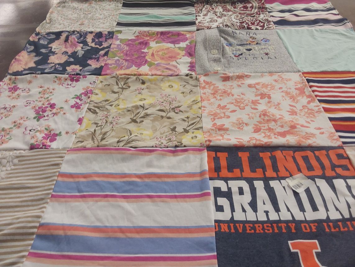 T-shirt quilt from university of illinois by Joyce from IL