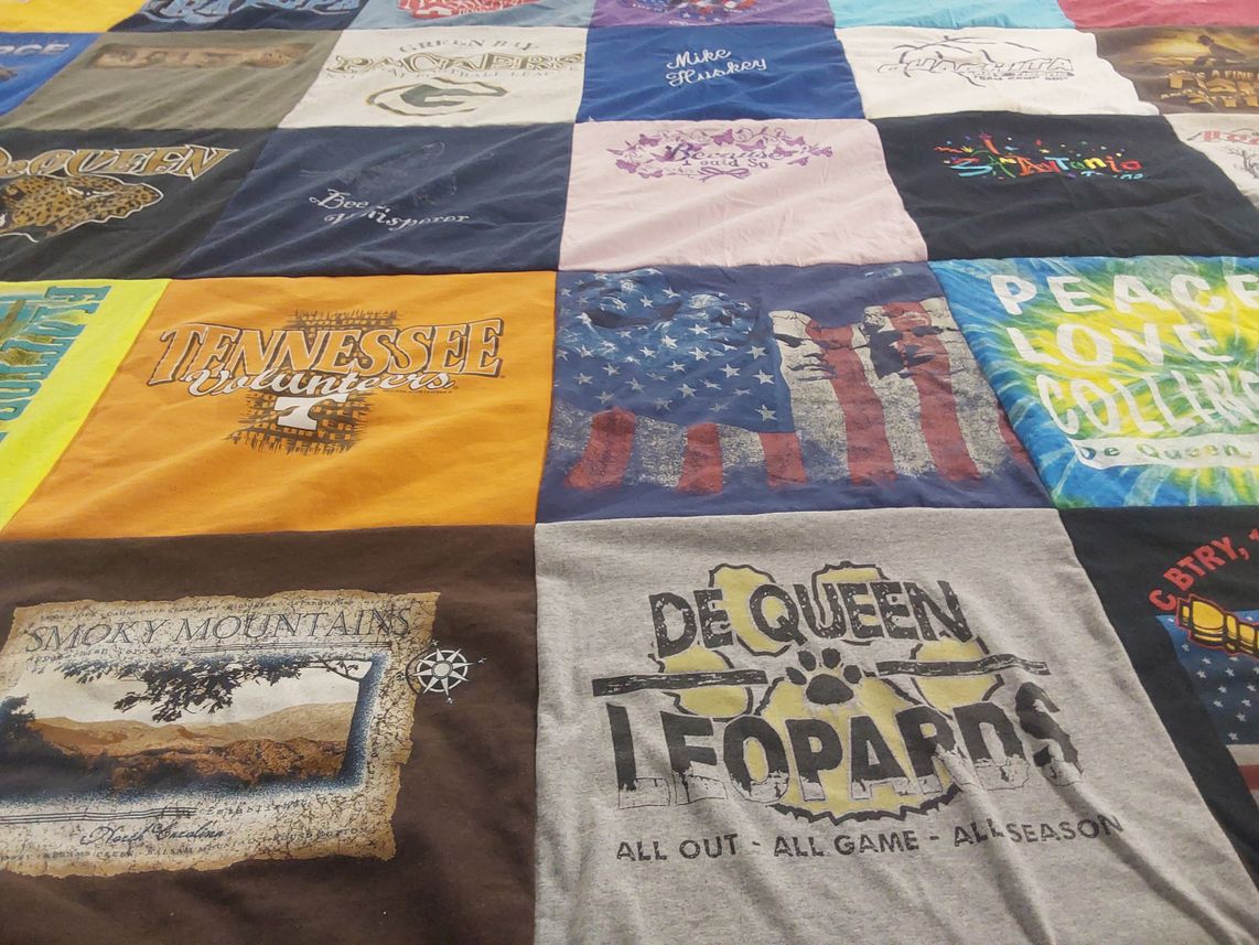 T-shirt quilt featuring de queen leopards by Roberta from AR