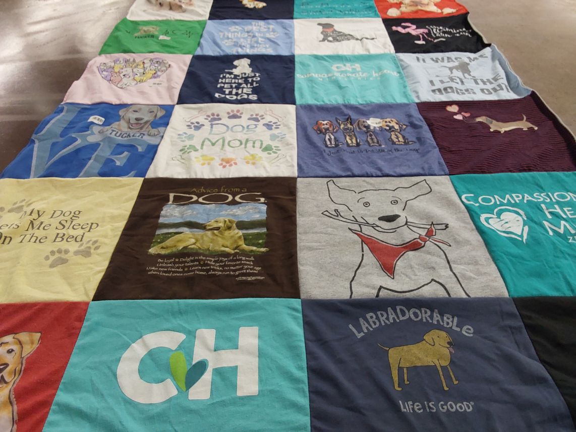 T-shirt quilt with dogs, pets themes by ABIGAIL from MI