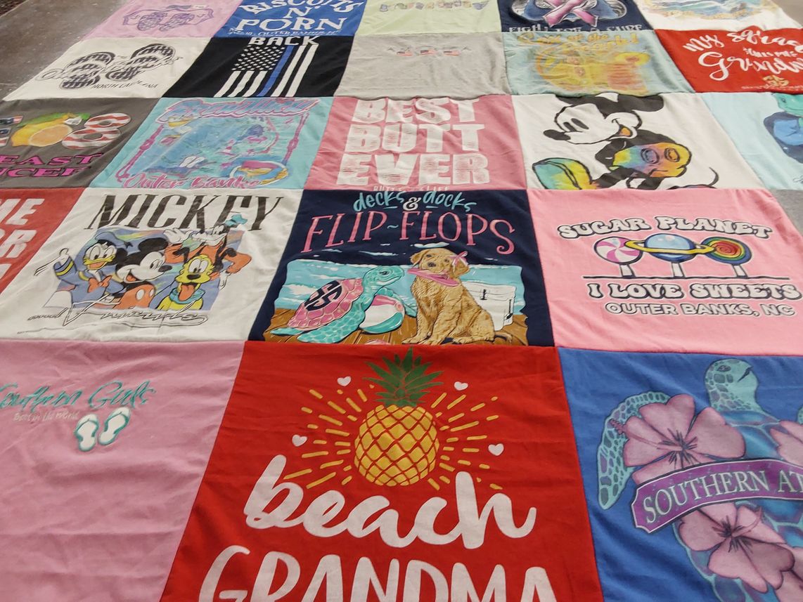 T-shirt quilt with beach, vacation themes by Thomas from VA