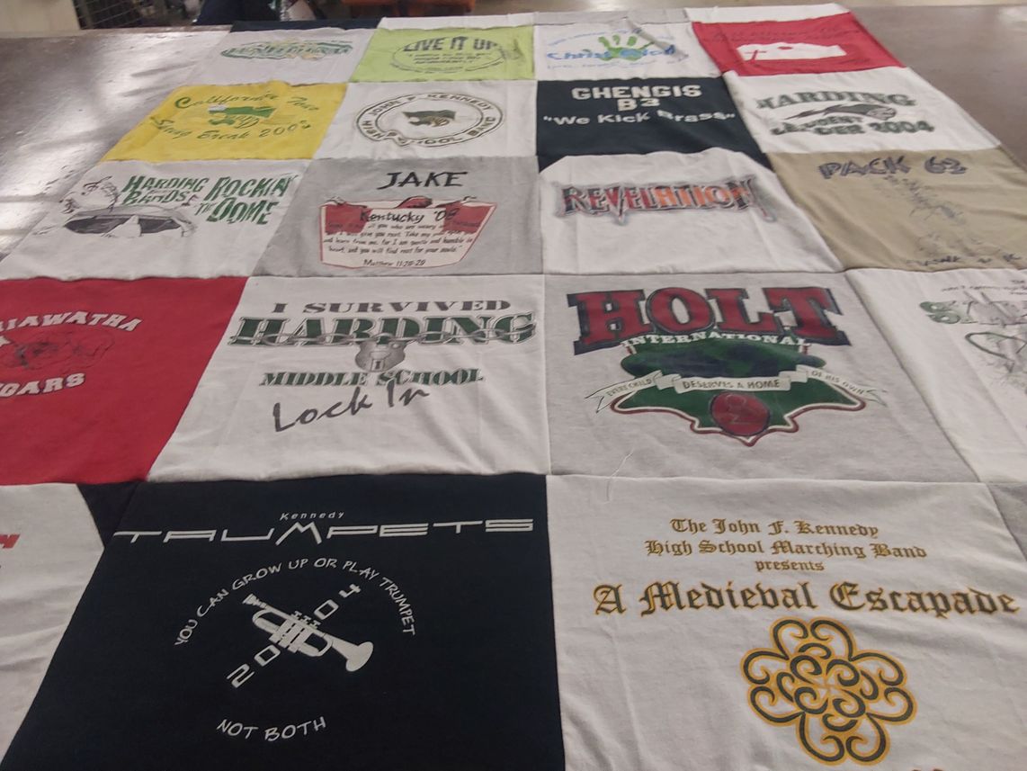 T-shirt quilt featuring hawatha bears by Pauline from IA