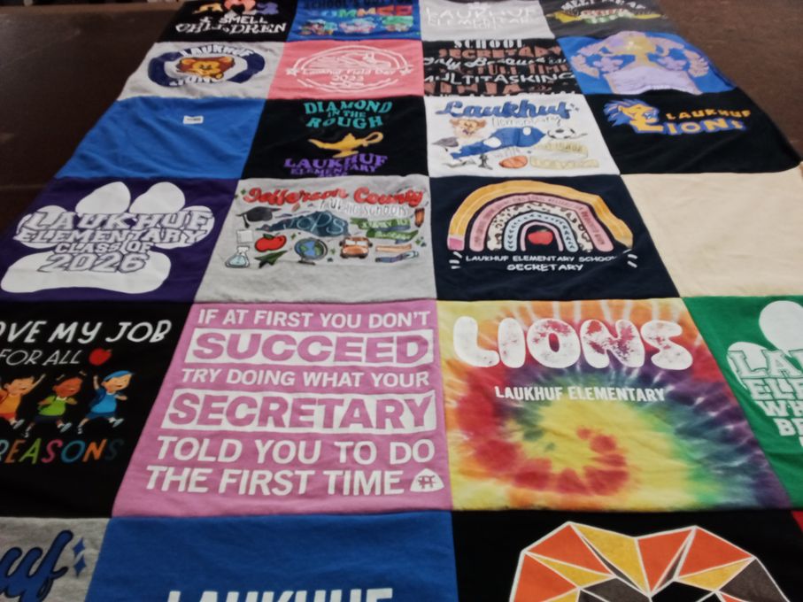 T-shirt quilt featuring laukhuf lions by Carol from KY