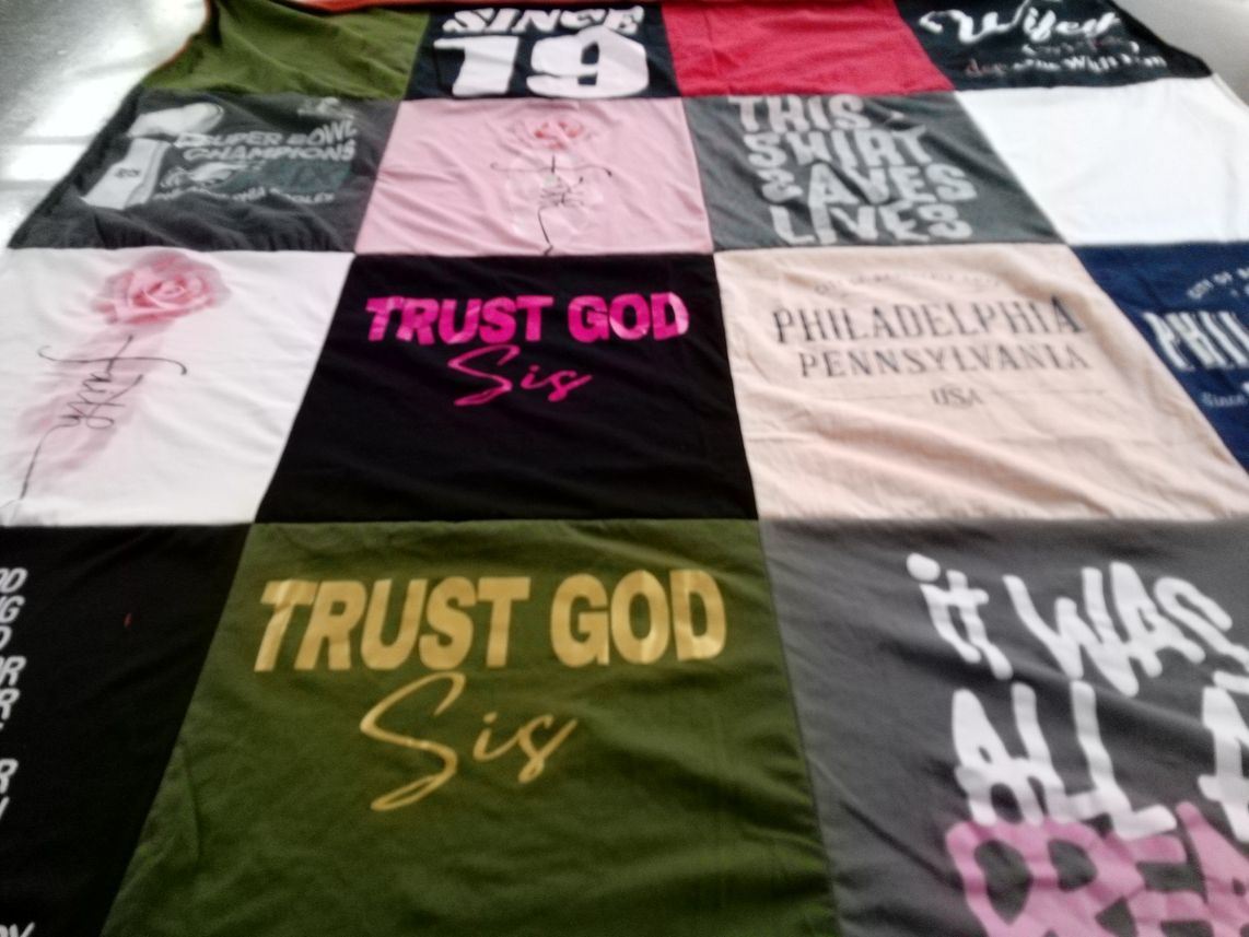 T-shirt quilt by Leslie from FL