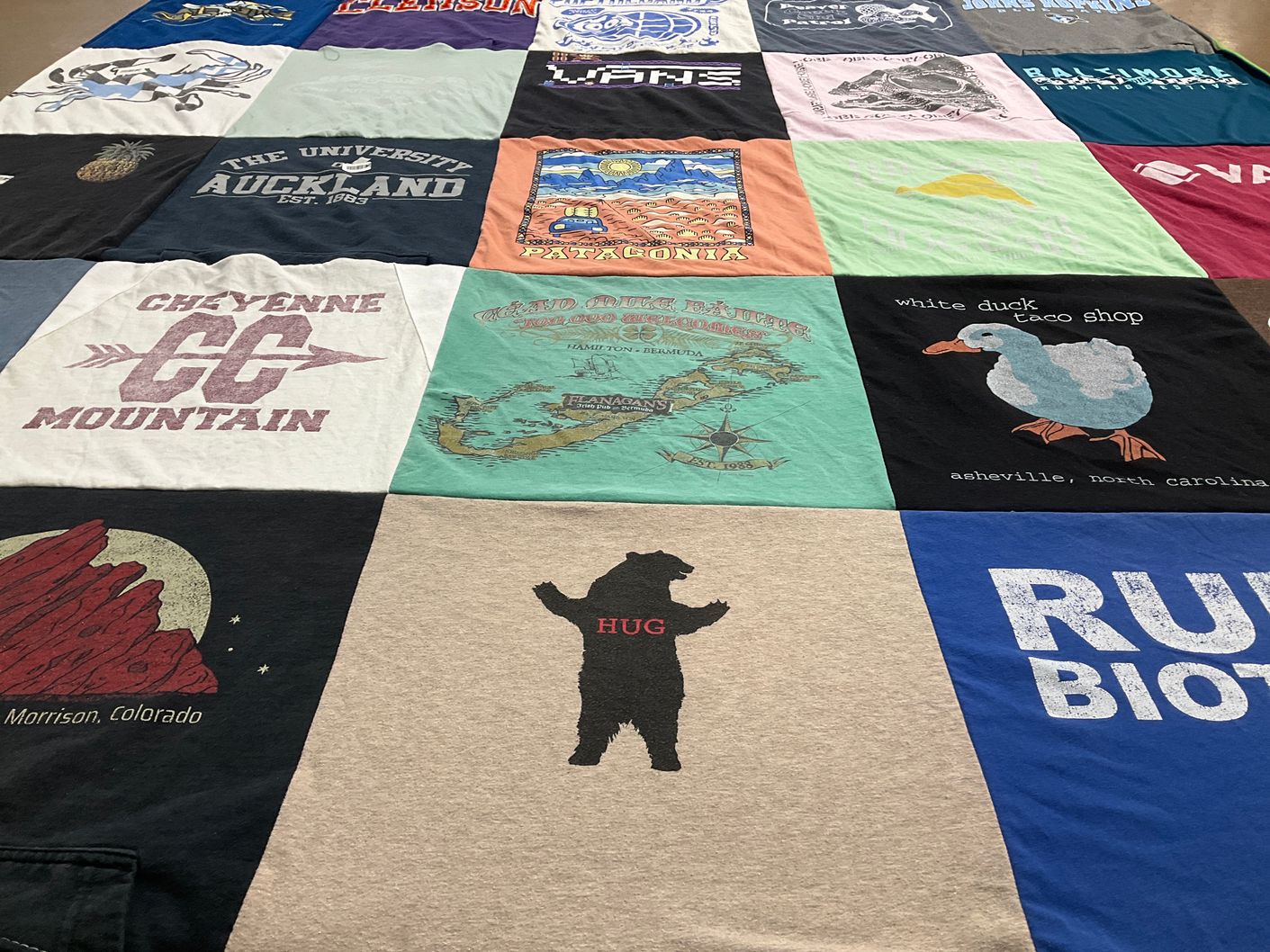 T-shirt quilt from the university of auckland by Liz from MD