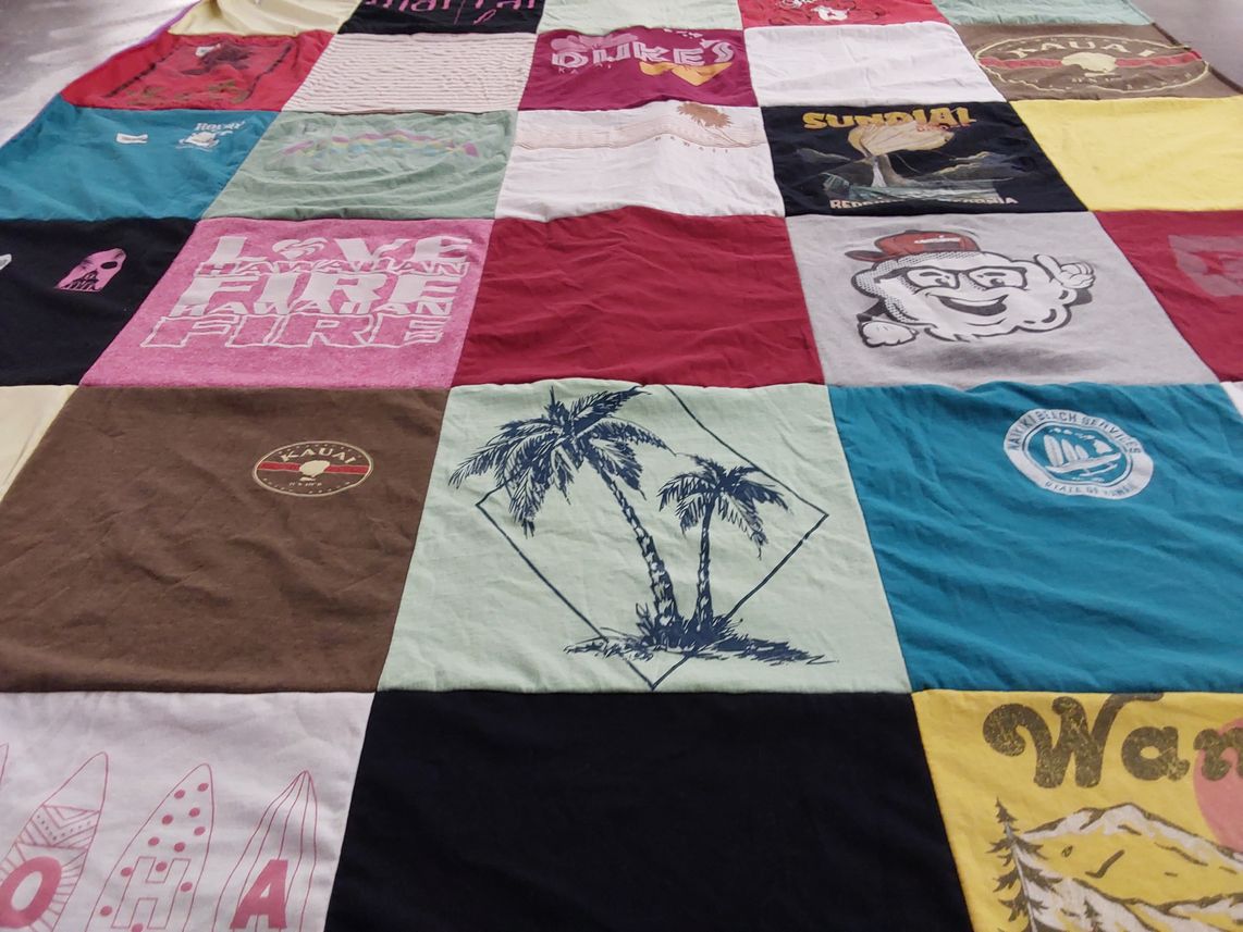 T-shirt quilt with surfing, beach life themes by Rebecca from UT
