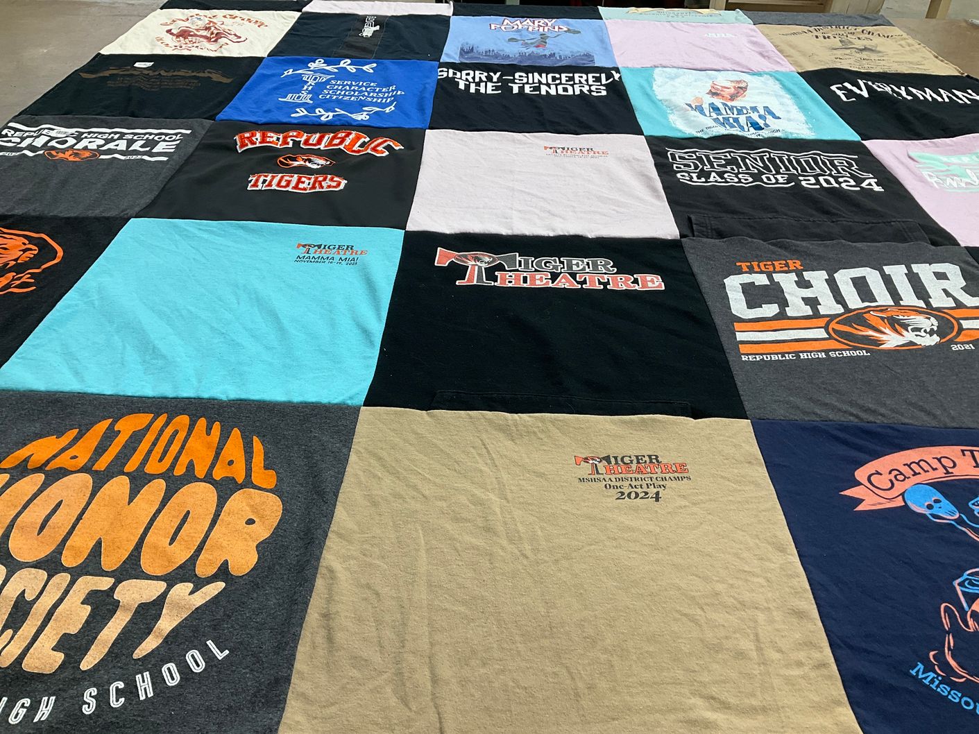 T-shirt quilt featuring republic tigers by Carissa from MO