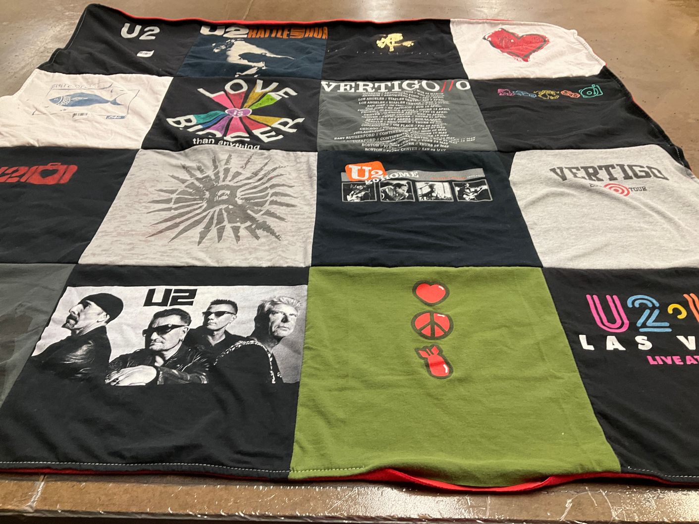 T-shirt quilt with music, concerts themes by VALENTINO from CT