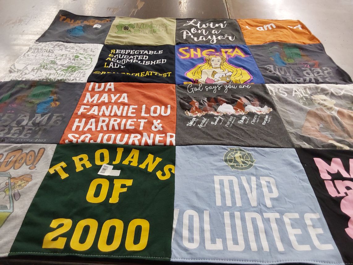 T-shirt quilt from university of southern california by Nee from TX
