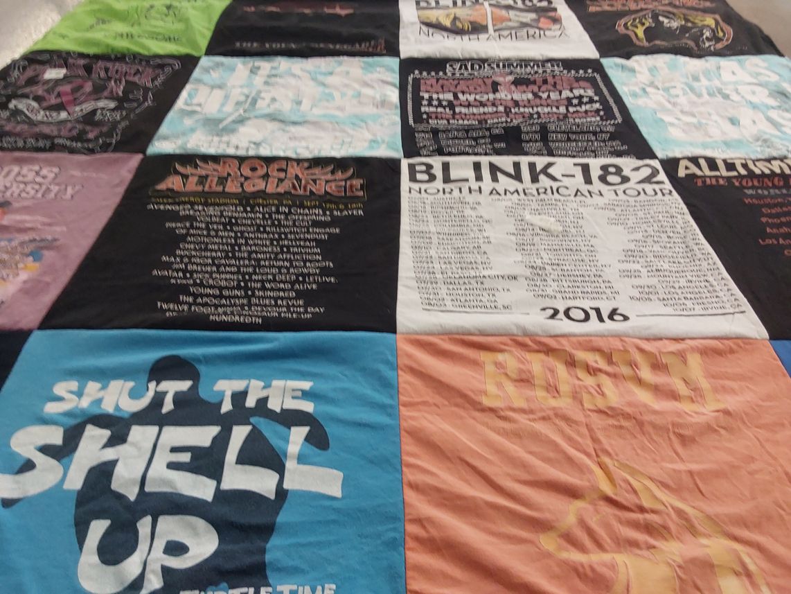 T-shirt quilt with music, concerts themes by Nicole from DE