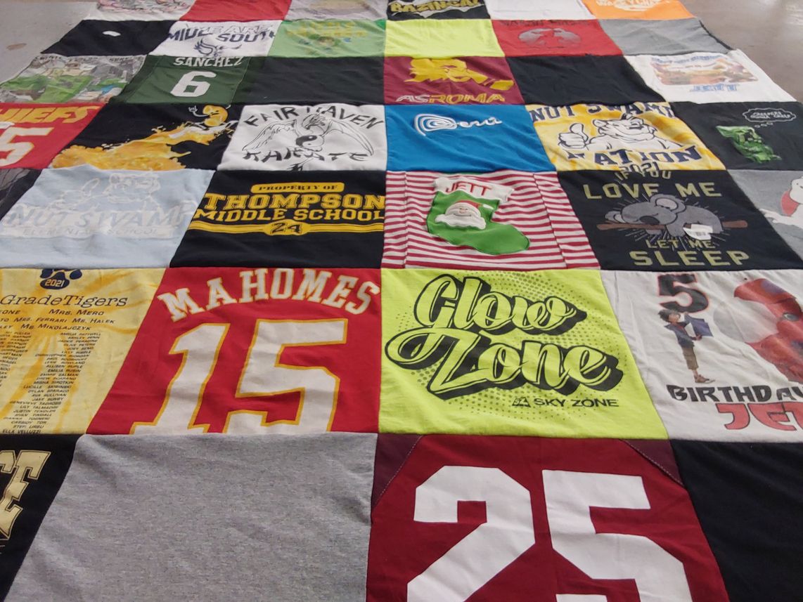 T-shirt quilt from thompson middle school by Dianne from NJ