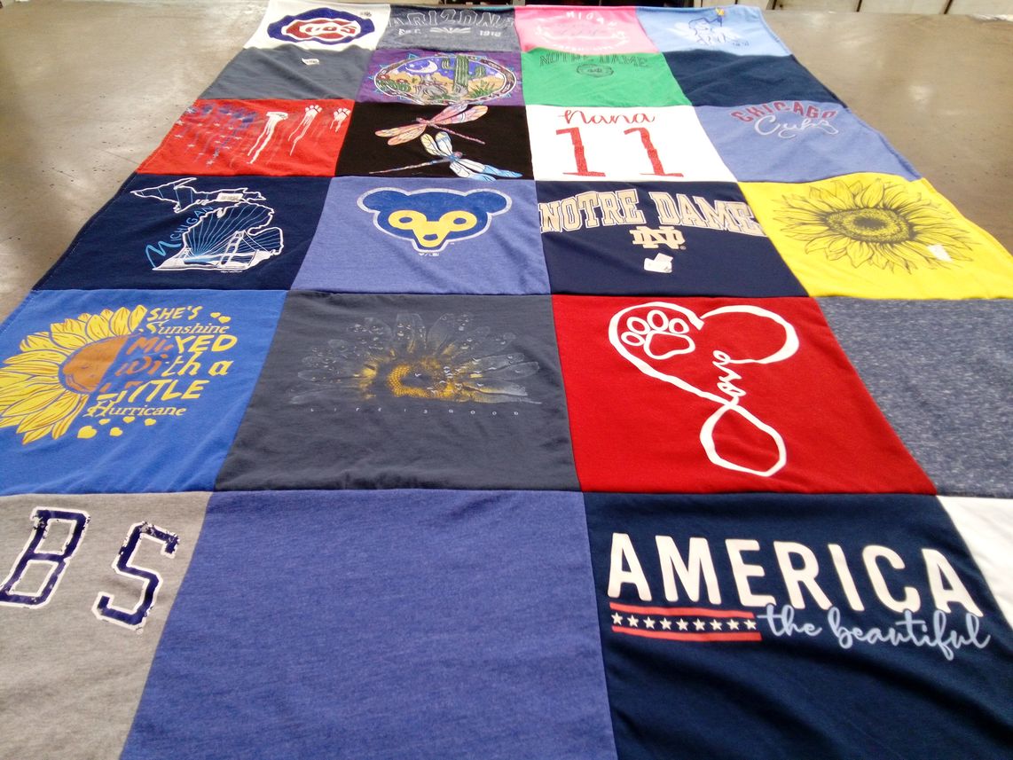 T-shirt quilt featuring chicago cubs by Jewell from AZ