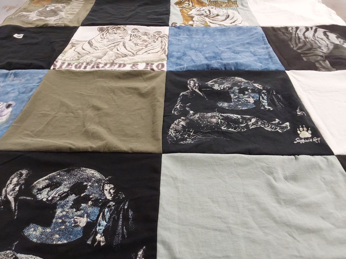 T-shirt quilt with animals, tigers themes by Roweana from NV