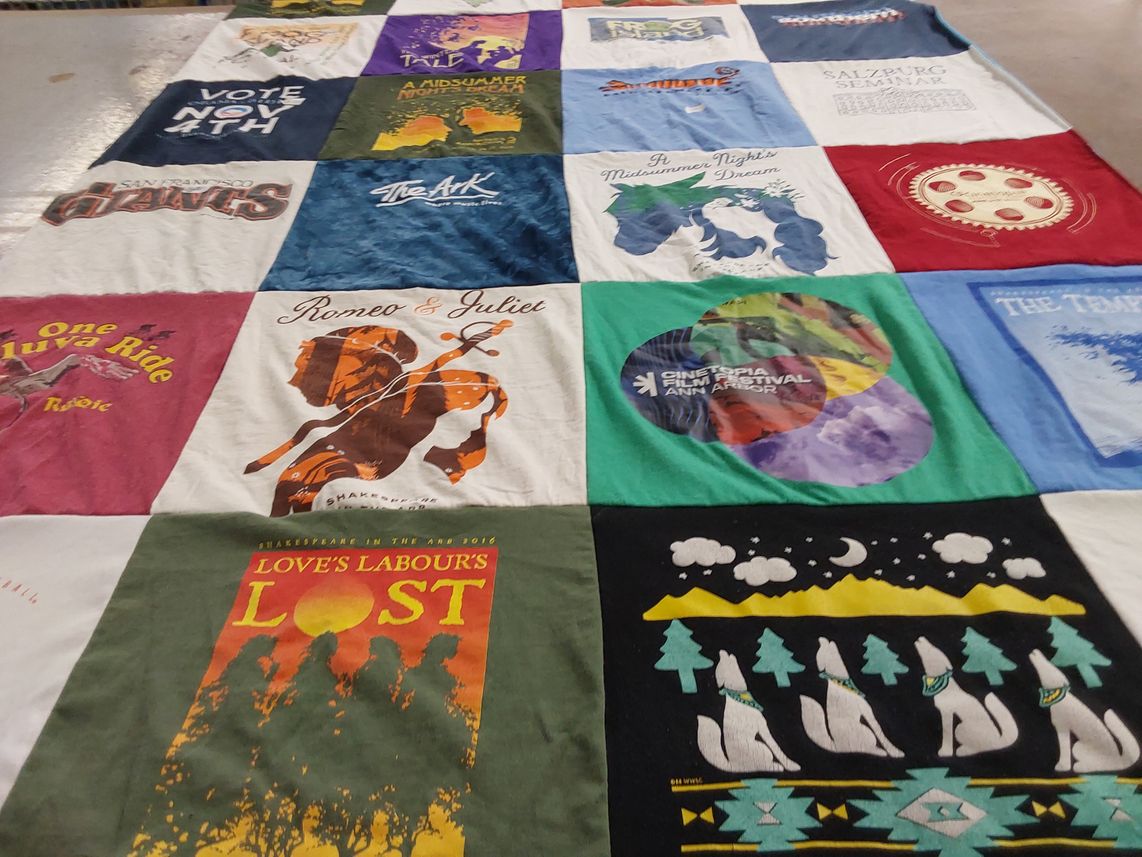 T-shirt quilt with theater, shakespeare themes by Leslie from MI