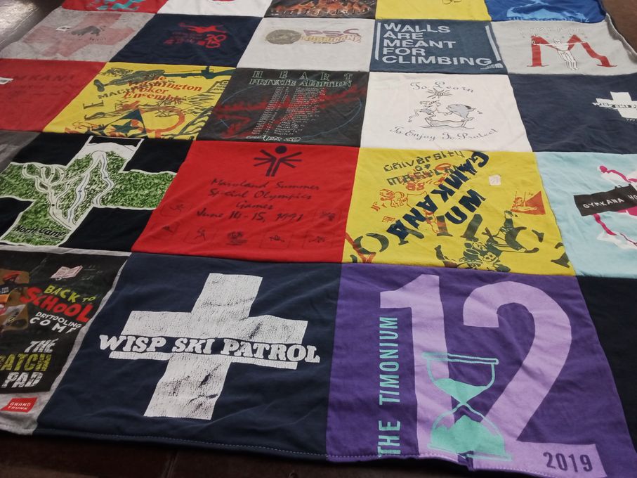 T-shirt quilt with outdoor activities, climbing themes by William from UT