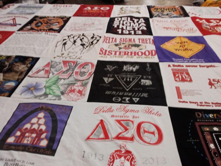 T-shirt quilt with sororities, fraternities themes by Garlenda from DC
