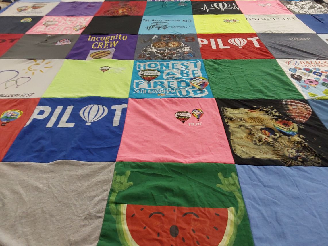 T-shirt quilt with hot air balloons themes by Dalton from IL
