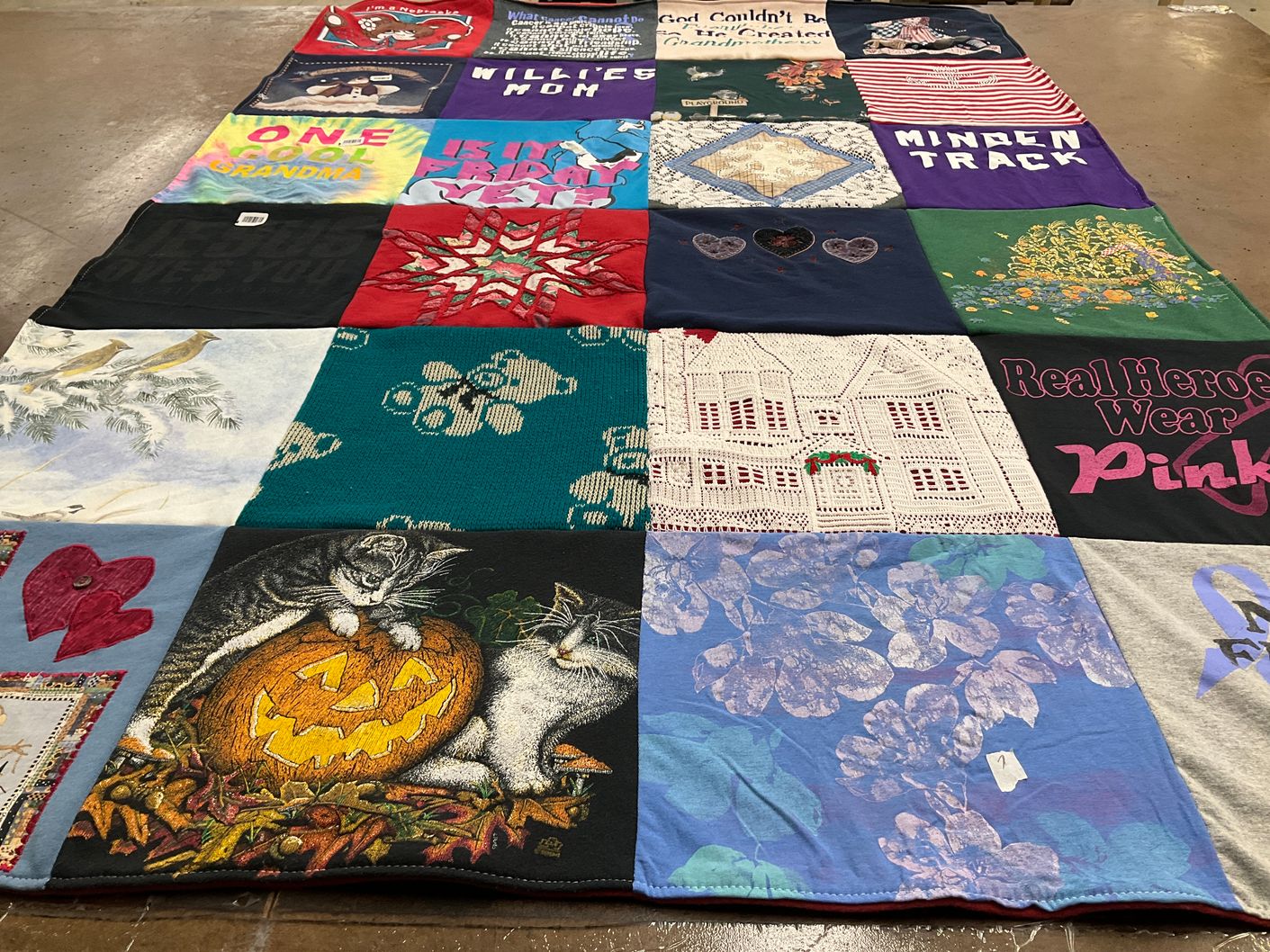 T-shirt quilt with pets, halloween themes by Esther from NE