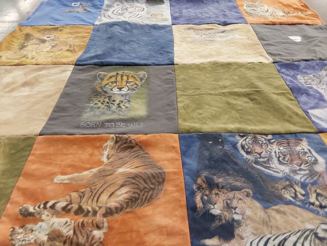 T-shirt quilt with wildlife, animals themes by Lee from MD