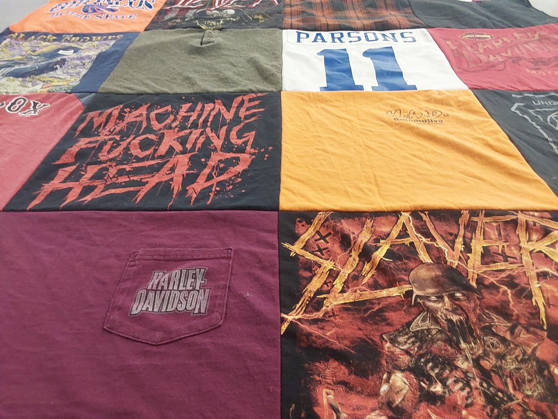 T-shirt quilt from parsons university by Tami from ID