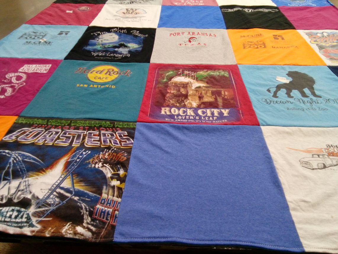 T-shirt quilt with visiting, zoos themes by Cynthia from KS