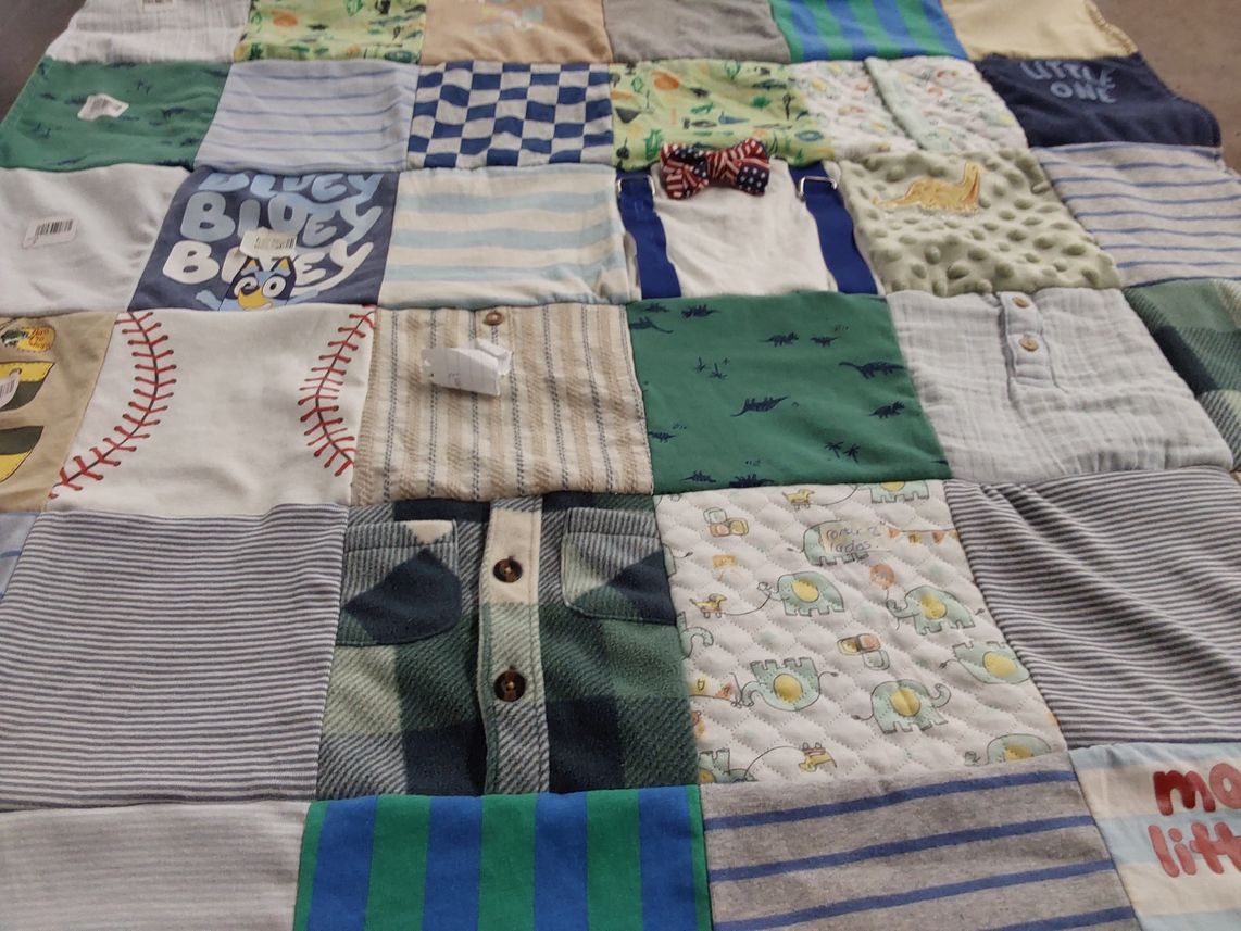 T-shirt quilt with animals, children's entertainment themes by Jamie from AR