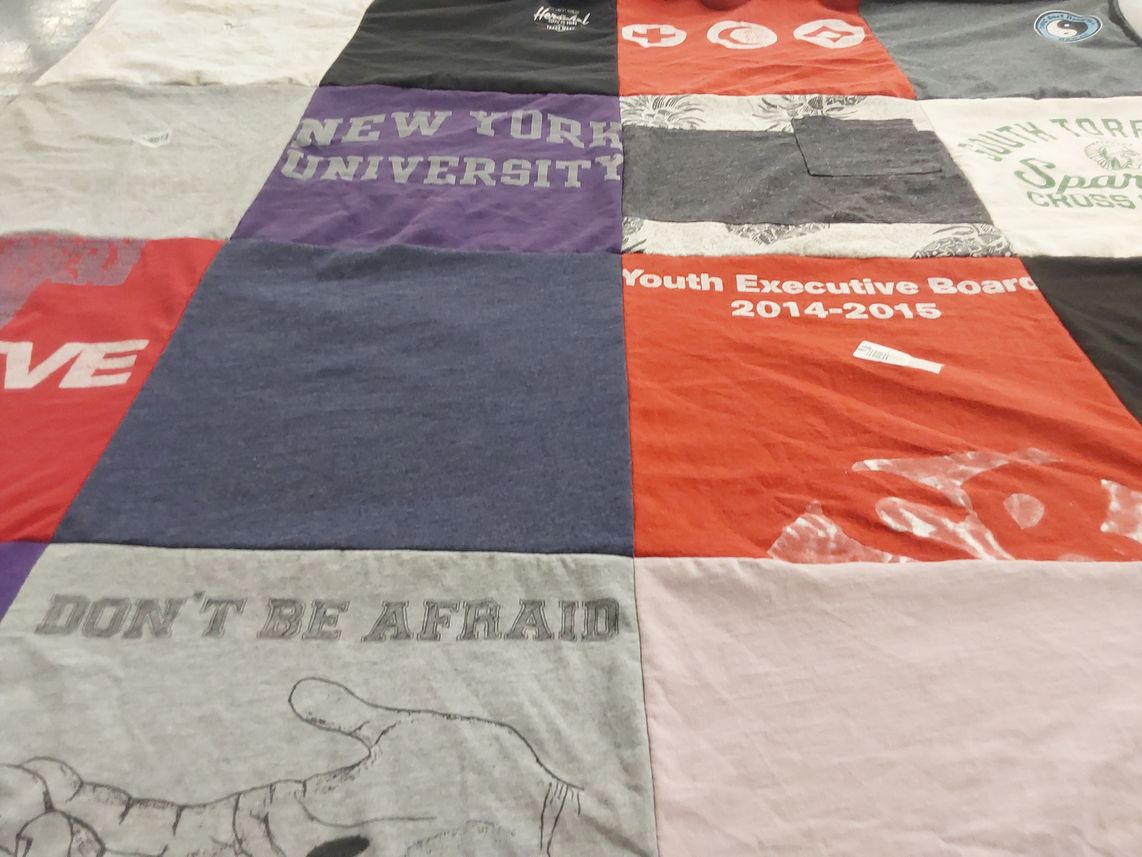 T-shirt quilt from new york university by Lucy from CA