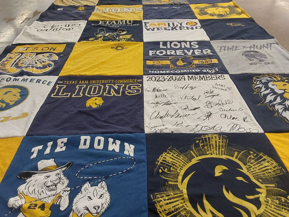 T-shirt quilt featuring lions by Suzanne from TX