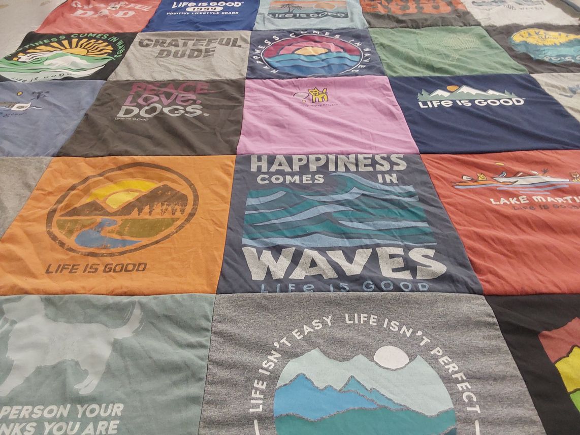T-shirt quilt with outdoor, animals themes by Allison from GA