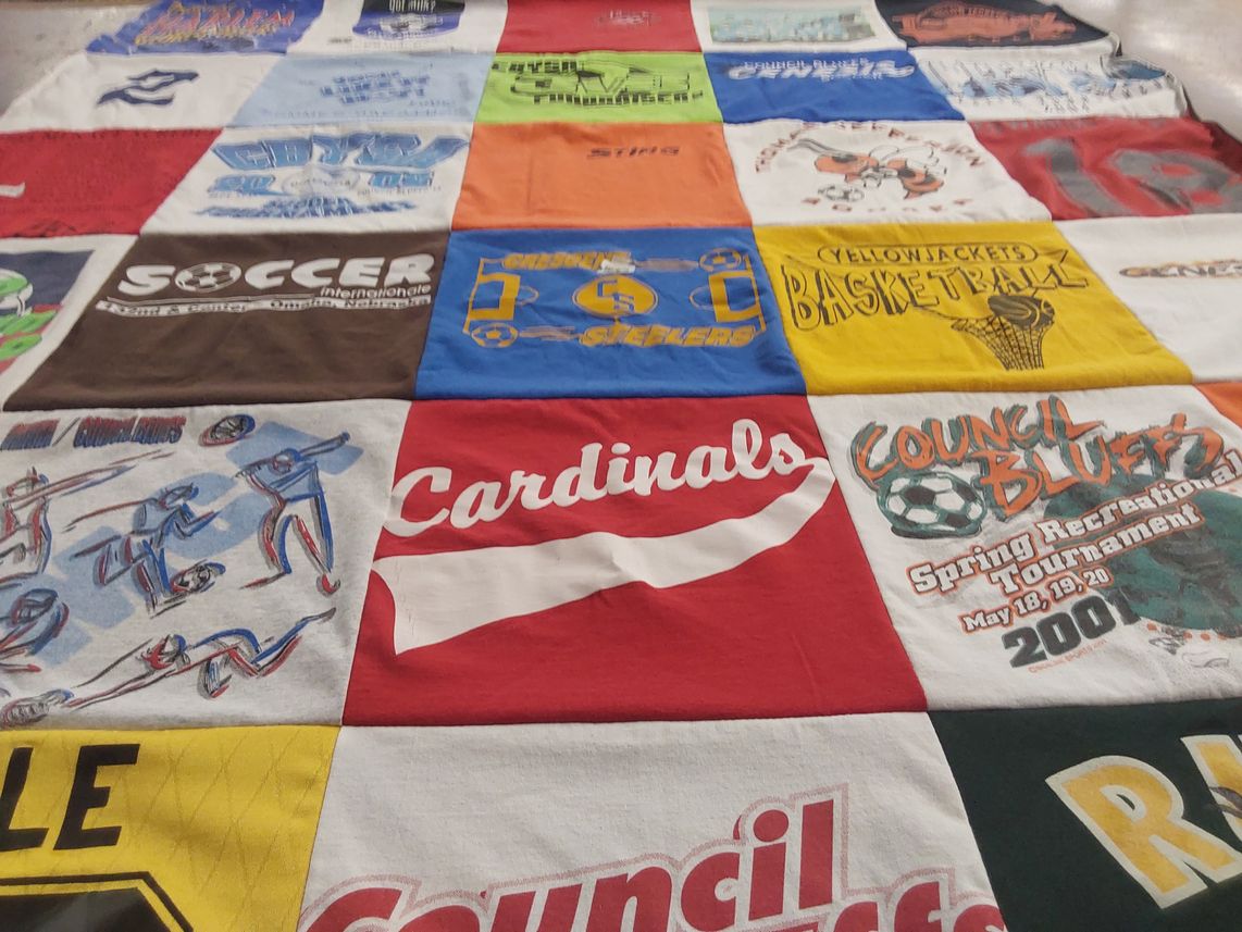 T-shirt quilt featuring cardinals by Robin from IA