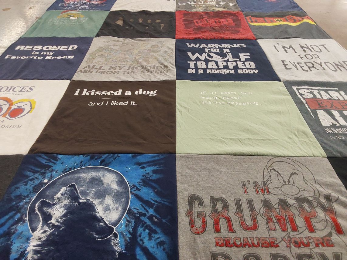 T-shirt quilt with animals, dogs themes by Mark from NV
