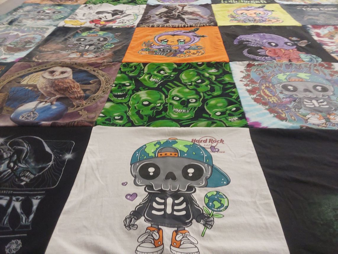 T-shirt quilt with halloween, art themes by Guz from NV